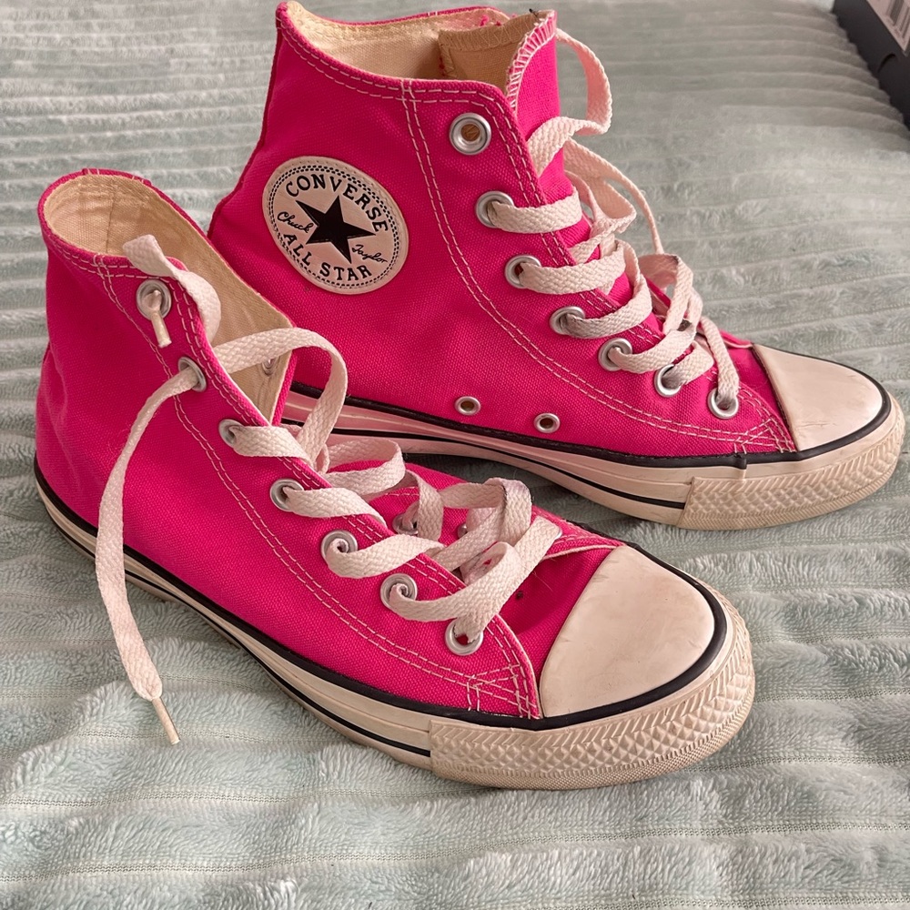 Converse Pink High-Top Sneakers Classic Canvas Design